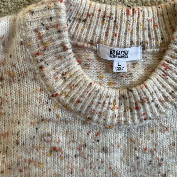 Steve Madden Women’s sweater size large beige with brown and dark orange fleck. - Picture 5 of 5